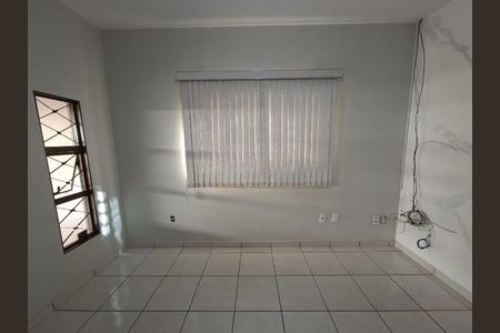 Casa para alugar com 200m², 3 quartos e 2 vagas Casa para alugar com 200m², 3 quartos e 2 vagasSala