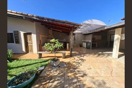 Casa para alugar com 200m², 3 quartos e 2 vagas