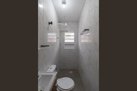 Banheiro de casa para alugar com 1 quarto, 75m² em Fazenda Itaim, São Paulo
