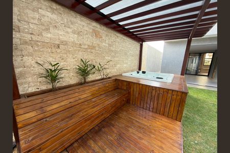 Casa de condomínio à venda com 248m², 3 quartos e 2 vagas Casa de condomínio à venda com 248m², 3 quartos e 2 vagasOfurô