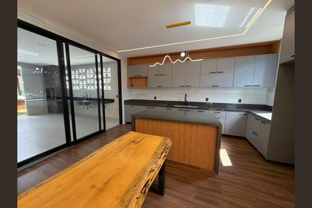 Cozinha de casa de condomínio à venda com 3 quartos, 248m² em Setor Habitacional Vicente Pires, Brasília