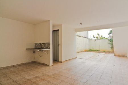 Casa para alugar com 380m², 4 quartos e 6 vagas Casa para alugar com 380m², 4 quartos e 6 vagasÁrea externa
