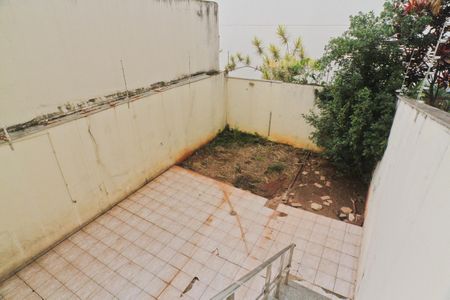Casa para alugar com 380m², 4 quartos e 6 vagas Casa para alugar com 380m², 4 quartos e 6 vagasÁrea externa