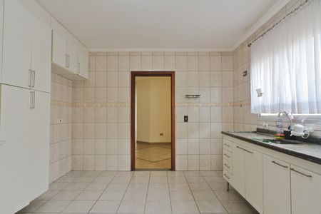 Casa para alugar com 380m², 4 quartos e 6 vagas Casa para alugar com 380m², 4 quartos e 6 vagasCozinha