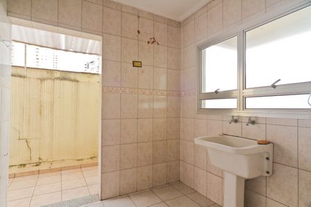 Casa para alugar com 380m², 4 quartos e 6 vagas Casa para alugar com 380m², 4 quartos e 6 vagasÁrea de Serviço
