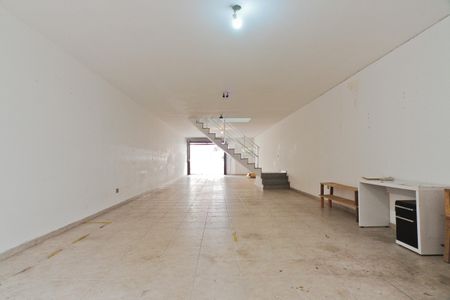 Casa para alugar com 380m², 4 quartos e 6 vagas Casa para alugar com 380m², 4 quartos e 6 vagasGaragem