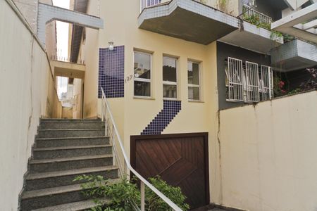 Casa para alugar com 380m², 4 quartos e 6 vagas Casa para alugar com 380m², 4 quartos e 6 vagasÁrea externa