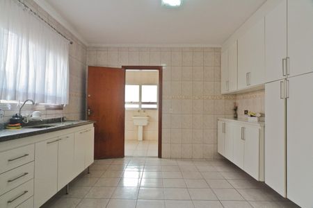 Casa para alugar com 380m², 4 quartos e 6 vagas Casa para alugar com 380m², 4 quartos e 6 vagasCozinha
