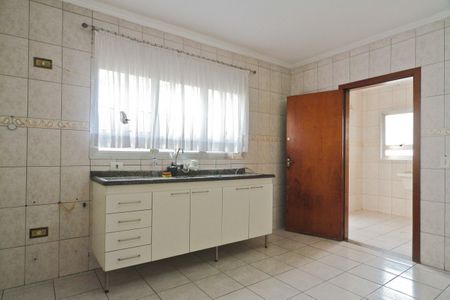Casa para alugar com 380m², 4 quartos e 6 vagas Casa para alugar com 380m², 4 quartos e 6 vagasCozinha