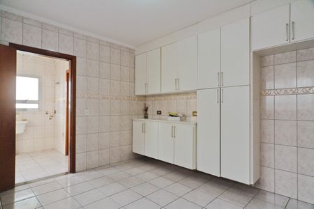 Casa para alugar com 380m², 4 quartos e 6 vagas Casa para alugar com 380m², 4 quartos e 6 vagasCozinha