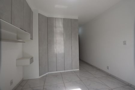 Casa para alugar com 79m², 2 quartos e 2 vagasSuíte