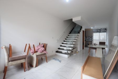 Casa para alugar com 79m², 2 quartos e 2 vagasSala