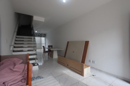 Sala de casa para alugar com 2 quartos, 79m² em Vila Antonieta, São Paulo
