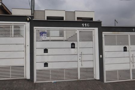 Casa para alugar com 79m², 2 quartos e 2 vagasFachada