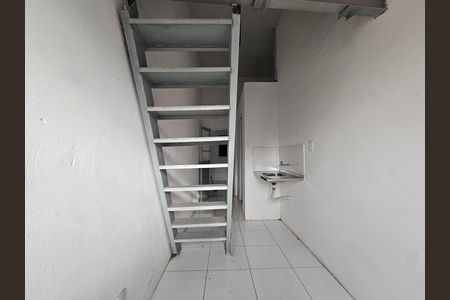escada de kitnet/studio para alugar com 0 quarto, 20m² em Nazaré, Salvador