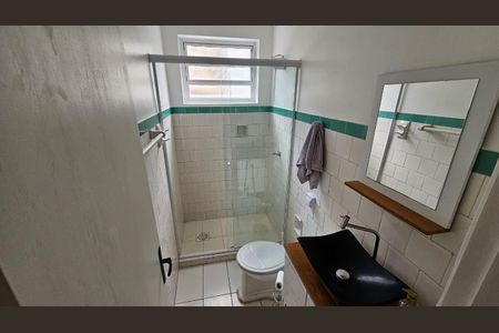 Banheiro  de apartamento à venda com 1 quarto, 42m² em Menino Deus, Porto Alegre