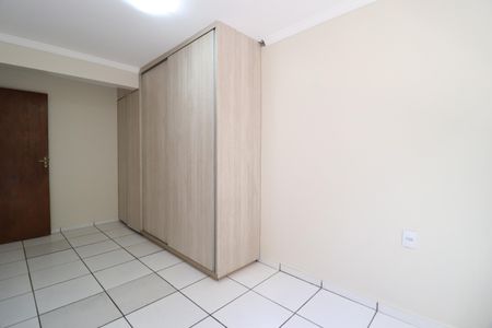 Quarto 1 de casa para alugar com 2 quartos, 70m² em Presidente Roosevelt, Uberlândia