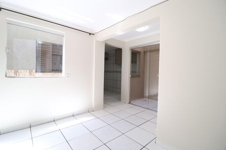 Sala de casa para alugar com 2 quartos, 70m² em Presidente Roosevelt, Uberlândia