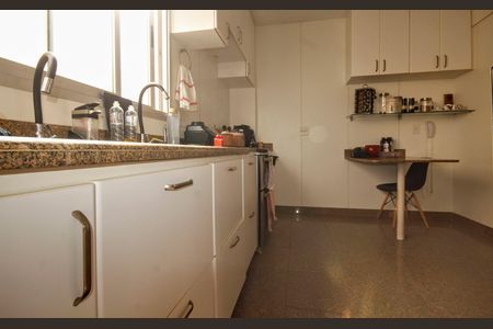 Cozinha de apartamento à venda com 4 quartos, 140m² em Buritis, Belo Horizonte
