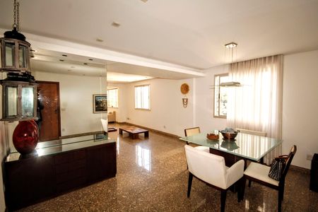 Apartamento à venda com 140m², 4 quartos e 4 vagasSala