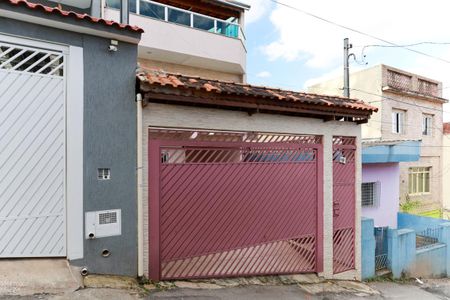 Casa para alugar com 146m², 3 quartos e 3 vagas Casa para alugar com 146m², 3 quartos e 3 vagasFachada