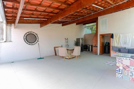 Casa para alugar com 146m², 3 quartos e 3 vagas Casa para alugar com 146m², 3 quartos e 3 vagasTerraço