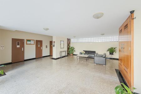 Studio para alugar com 50m², 2 quartos e 1 vaga Studio para alugar com 50m², 2 quartos e 1 vagaHall social