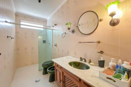 Banheiro da Suíte de casa à venda com 3 quartos, 180m² em Umuarama, Osasco