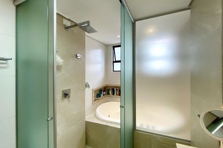 Apartamento à venda com 216m², 4 quartos e 4 vagasBanheiro da Suíte 1