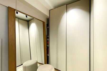 Apartamento à venda com 216m², 4 quartos e 4 vagasCloset da suíte 1