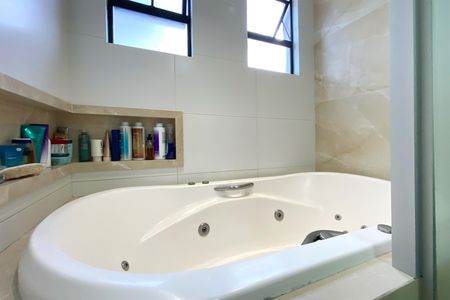 Apartamento à venda com 216m², 4 quartos e 4 vagasBanheiro da Suíte 1