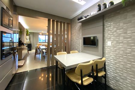 Apartamento à venda com 216m², 4 quartos e 4 vagasCopa