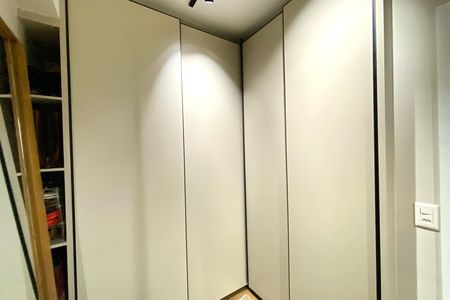 Apartamento à venda com 216m², 4 quartos e 4 vagasCloset da suíte 1