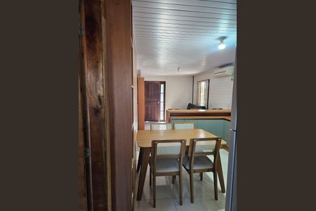 Casa à venda com 73m², 3 quartos e 2 vagas
