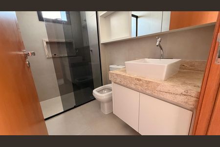Apartamento para alugar com 74m², 2 quartos e 1 vaga Apartamento para alugar com 74m², 2 quartos e 1 vagaBanheiro da Suíte 1