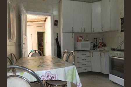 Casa à venda com 3 quartos, 180m² em Vila Santo Estefano, São Paulo