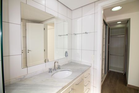 Apartamento à venda com 112m², 3 quartos e 2 vagas Apartamento à venda com 112m², 3 quartos e 2 vagasBanheiro da Suíte