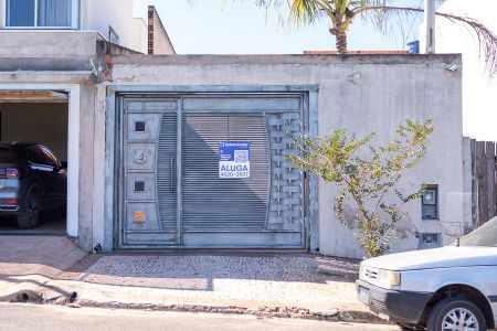 Fachada da casa com placa do quinto andar de casa para alugar com 1 quarto, 75m² em Jardim Boer Ii, Americana