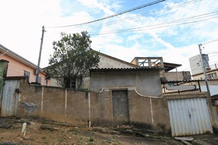 Casa à venda com 139m², 3 quartos e 3 vagas Casa à venda com 139m², 3 quartos e 3 vagasFachada