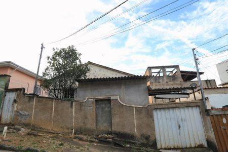 Casa à venda com 139m², 3 quartos e 3 vagas Casa à venda com 139m², 3 quartos e 3 vagasFachada