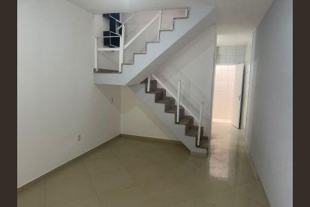 Sala de casa para alugar com 3 quartos, 85m² em Curicica, Rio de Janeiro