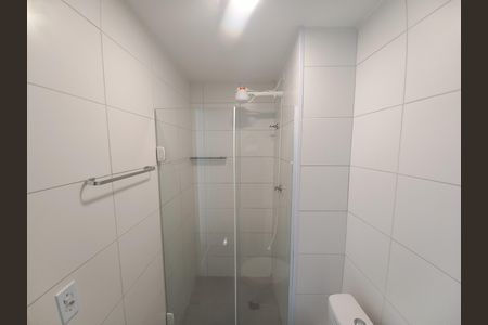 Banheiro de kitnet/studio para alugar com 1 quarto, 20m² em República, São Paulo