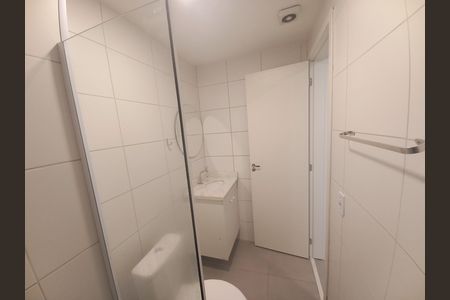 Banheiro de kitnet/studio para alugar com 1 quarto, 21m² em República, São Paulo