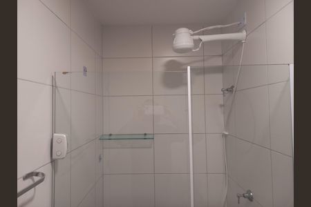 Banheiro de kitnet/studio para alugar com 1 quarto, 21m² em República, São Paulo