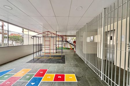 Apartamento à venda com 61m², 2 quartos e 1 vaga Apartamento à venda com 61m², 2 quartos e 1 vagaÁrea comum - Playground
