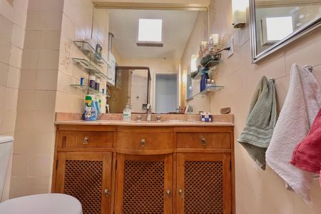Apartamento à venda com 61m², 2 quartos e 1 vaga Apartamento à venda com 61m², 2 quartos e 1 vagaBanheiro