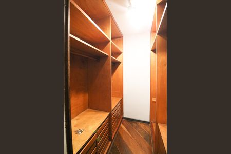 Apartamento à venda com 202m², 3 quartos e 3 vagas Apartamento à venda com 202m², 3 quartos e 3 vagasCloset da suíte 1