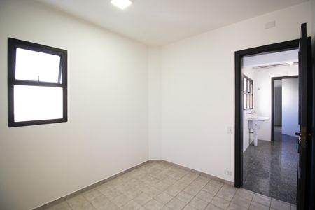 Apartamento à venda com 202m², 3 quartos e 3 vagas Apartamento à venda com 202m², 3 quartos e 3 vagasQuarto de Serviço