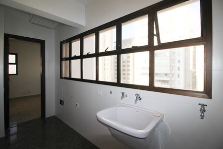Apartamento à venda com 202m², 3 quartos e 3 vagas Apartamento à venda com 202m², 3 quartos e 3 vagasÁrea de Serviço