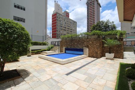Apartamento à venda com 202m², 3 quartos e 3 vagas Apartamento à venda com 202m², 3 quartos e 3 vagasÁrea comum - Piscina